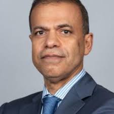 الدكتور بشار محمد مواليد العراق خريج كلية الطب جامعة بغداد استشاري عيون في  بريطانيا Mr Bashar Mohammed is a Consultant Ophthalmologist, specialising  in diseases of the retina and ocular inflammation. Training and