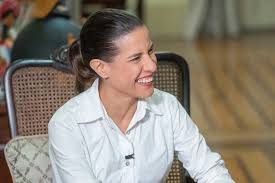 A governadora de Pernambuco, Raquel Lyra, concedeu entrevista ao  comunicador @nill_jr para o programa Manhã Total, da Rádio Pajeú,  diretamente do Palácio do Campo das Princesas, no Recife. Durante a  conversa, foram