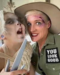 Happy Silver Anniversary, Wifey. 25 Years ago we celebrated this momentous  day. It only seems like yesterday we sculled all those cowboy cocksuckers  and watched 'Notting Hill' with room service. Wifey, you