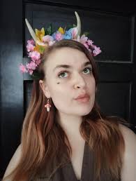 I made this floral antler crown and the mushie earrings too 😊🌿