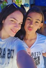 Qué amor tan hermoso y puro! 🥰 Es ese tipo de amor que existe entre Eileen  Acosta y su hijastra 💖, ¡un verdadero ejemplo del que muchas madrastras  deberían sentirse orgullosas! ✨