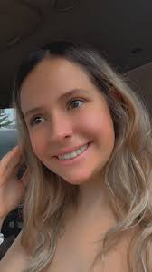 Hey Everyone!⁣⁣ ⁣⁣ I have a lot of new followers so thought I would  introduce myself. My name is Lindsey and alongside me is my daughter Hadley  and we are the faces