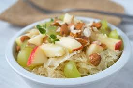 Sauerkrautsalat Mit Apfel Und Datteln Rezept Rezept Sauerkrautsalat Rezepte Sauerkraut