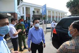 Trước đó, chiều 5/5, bệnh viện bệnh nhiệt đới trung ương cũng bị phong tỏa do có ca dương tính qua hai ngày, bệnh viện này ghi nhận tổng cộng 42 ca nhiễm. C0u5hxtvpx6phm