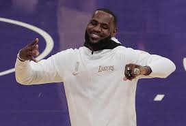 Rings are presented to the team's players, coaches, and members of the executive front office. Lakers Celebrate Nba Championship With Rings Then Get Beat By Clippers Los Angeles Times
