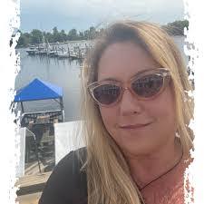 Carolyn Marra's Instagram, Twitter & Facebook