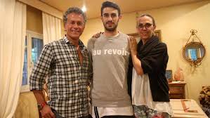 Collabora con numerosissime scuole di danza e fonda a roma la sua propria scuola chiamata l'atelier della danza di raffaele paganini. Paganini Una Dinastia Da Scala Il Papa Danzava