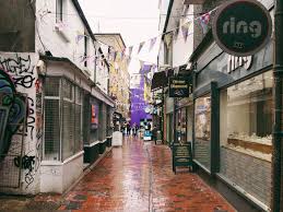Brighton is a famous seaside resort and charming city (on the south coast of england, in the county of east sussex and almost immediately due south of the capital city london (76 km/47 mi). 20 Colorful And Delicious Things To Do In Brighton England