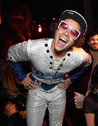 4.1 out of 5 stars 43. Harry Styles Dressed As Elton John For Halloween And The Resemblance Is Uncanny Vogue