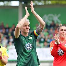 Die hübschen frauen an der seite der macht Adjo Nilla Fischers Schwerer Abschied Aus Wolfsburg Ndr De Sport Fussball