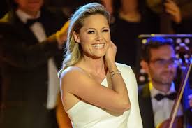 Mit falschen freunden, die ihr loyalität vorgaukeln, hat helene auch schon früher bittere. Helene Fischer Jetzt Ist Es Offiziell Brigitte De