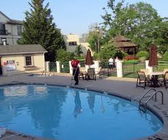 New artificial grass installed arranged chairs next to swimming pool. Pool U Garten Picture Of Best Western Plus The Inn At King Of Prussia Tripadvisor