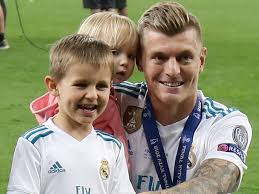 Playing as a #10, he captained the german side to a third place finish, picking up the golden ball for the best player of the. Primera Division News Toni Kroos Zum Dritten Mal Vater