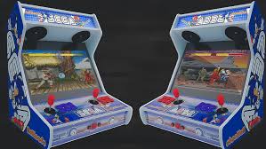 Se trata de una máquina expendedora a la que el niño. El Artesano Burgales Que Construye Maquinas Recreativas De Los 80