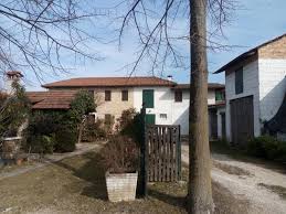 Casa a romans vendita da privato con possibilita' di ecobonus impresario edile vende da privato (o valuta permute) e senza intermediari una casa in centro romans su 3 piani per circa 240 mq con ingresso indipendente e cantina. Annunci Di Privati Su Vendita Case E Immobili A Azzano Decimo Pn