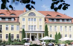 S C H L O S S W U L K O W Hochzeitslocation Unser Herzstuck Ihr Seid Noch Auf Der Suche Nach Der Perfekten L O C A T I O N Schloss Wulkow In 2019