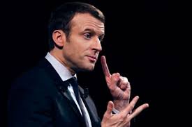 Fermeture du visage adulte de la femme caucasienne appréciant le temps de relaxation méditer dans le visage et le corps chauds de nettoyage du bain. Macron A Menti Sur Sa Declaration De Patrimoine 500 000 Euros Oublies