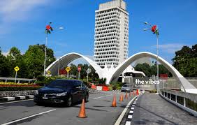 Bangunan parlimen malaysia), is a building complex where the malaysian parliament assembles. Ph Lawmakers In Parliament For Talks On Vaccine Reconvening House Malaysia The Vibes
