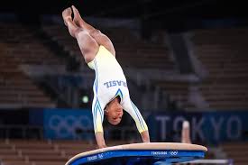 A ginasta rebeca andrade venceu a medalha de prata na ginastica olímpica em tóquio —é a primeira medalha do brasil nessa modalidade. Tjtb Chnxknrdm