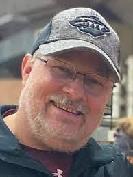 Enrique Mckay's Instagram, Twitter & Facebook