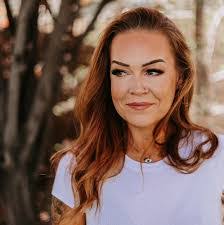 Sarah Ouzts's Instagram, Twitter & Facebook