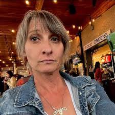 Diane Eckert's Instagram, Twitter & Facebook