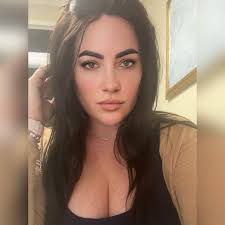 Kathy Casanova's Instagram, Twitter & Facebook