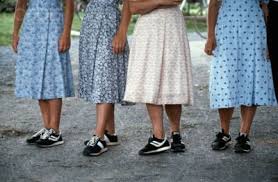 Mennonite Women Wearing Matching Shoes Mennonite Dress Amish Dress Fashion