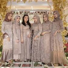 Biasanya contoh yang dipakai buat keluarga ini mempunyai unsur karakter tersendiri menurut tiap. Ootd Kebaya Kekinian On Instagram Lovely Photo By Gprajadiva Idekondangan Kondangan Kondanganstyle Busana Batik Pakaian Pesta Pakaian Modern