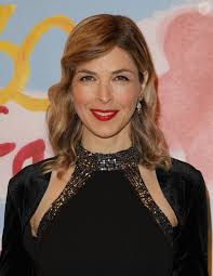 Un présentateur de BFMTV quitte la chaîne, sa remplaçante annoncée et elle  n'est pas inconnue des téléspectateurs ! : Le diaporama