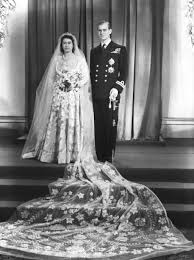 Queen elizabeth ii is the reigning monarch and the 'supreme governor of the church of england'. Queen Elizabeth S Wedding Tiara Popsugar Fashion