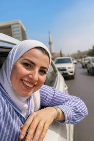 البنت بس تقلا #حليانة ...#بتحل عنك . ع مبدأ #انفشو وشوف #مجحشو 😂😂😂 . # A 