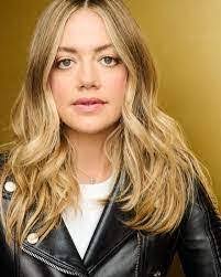 Kari Maynard's Instagram, Twitter & Facebook