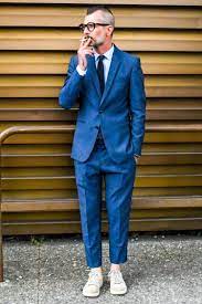 ネイビースーツの粋な着こなし 2021最新 メンズファッションメディア otokomae ページ 5 メンズファッション スーツ スニーカー スーツスタイル