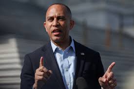 Hakeem Jeffries backs Zohran Mamdani for NYC mayor - ABC News