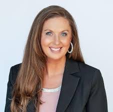 Sarah Cecil's Instagram, Twitter & Facebook