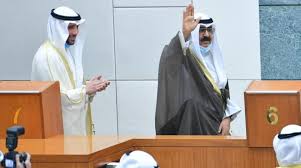 أدى الشيخ مشعل الأحمد الجابر الصباح (80 عاما) الخميس اليمين الدستورية وليا للعهد أمام مجلس الأمة الكويتي. Ø§Ù„Ø´ÙŠØ® Ù…Ø´Ø¹Ù„ Ø§Ù„Ø£Ø­Ù…Ø¯ Ø§Ù„ØµØ¨Ø§Ø­ ÙŠØ¤Ø¯ÙŠ Ø§Ù„Ù‚Ø³Ù… Ø£Ù…Ø§Ù… Ù…Ø¬Ù„Ø³ Ø§Ù„Ø£Ù…Ø© ÙˆÙ„ÙŠØ§ Ù„Ù„Ø¹Ù‡Ø¯ Ø§Ù„Ø´Ø±Ù‚ Ø§Ù„Ø£ÙˆØ³Ø·