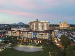 Wisma hasil no.1, jalan padungan 93100 kuching, sarawak tel. The Waterfront Hotel Kuching Kuching Updated 2021 Prices