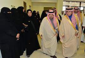 ولا يجوز الاحتفال أو المشاركة في أعياد الكفار؛ إذ هي أظهر علامات أي دين وأظهر شرائعه ومنهاجه. Ø£Ù…ÙŠØ± Ø§Ù„Ø±ÙŠØ§Ø¶ ÙŠØªÙÙ‚Ø¯ Ù…Ø¨Ù†Ù‰ Ø§Ù„ÙØ±Ø¹ Ø§Ù„Ù†Ø³Ø§Ø¦ÙŠ Ø§Ù„Ø¬Ø¯ÙŠØ¯ Ù„Ù…Ø¹Ù‡Ø¯ Ø§Ù„Ø¥Ø¯Ø§Ø±Ø© Ø§Ù„Ø¹Ø§Ù…Ø© ØµØ­ÙŠÙØ© Ø§Ù„Ù…Ù†Ø§Ø·Ù‚ Ø§Ù„Ø³Ø¹ÙˆØ¯ÙŠØ©ØµØ­ÙŠÙØ© Ø§Ù„Ù…Ù†Ø§Ø·Ù‚ Ø§Ù„Ø³Ø¹ÙˆØ¯ÙŠØ©