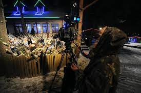 Тнт утверждает, что за время существования шоу в нём приняли участие несколько тысяч человек со всего мира, а на проекте сыграли около 30 свадеб. Dazhe Dom 2 Ne Perezhil 2020 God Tolko Memy O Zakrytii Samogo Dlinnogo Shou Na Rossijskom Televidenii Meduza