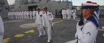 La france reçoit beaucoup de touristes.mais que font les français? Le Languedoc Recoit Sa Flamme De Guerre Colsbleus Fr Le Magazine De La Marine Nationale