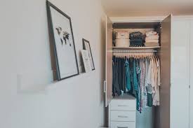 Lasst uns zusammen den kleiderschrank aufräumen und mit coolen basics optimieren, in meinem shopping haul zeige ich euch was ich am we gekauft habe und natür. 8 Tipps Ordnung Im Kleiderschrank Nach Der Konmari Methode