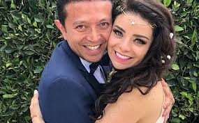Violeta isfel sorprendió a sus fans revelando que vende hamburguesas a domicilio durante la pandemia, negocio que implementó debido a la falta de trabajo como actriz, sin embargo, ha tenido. Violeta Isfel Comparte Fotos De Su Boda