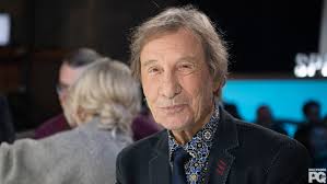 Son site web indique d'ailleurs que son mémoire de maîtrise avait porté sur le savoir des chasseurs innus du labrador tandis que sa thèse de doctorat décrivait et. Jean Pierre Ferland S Ouvre Pour Une Rare Fois Sur Son Couple Hollywoodpq Com