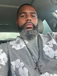 May 9th, 80's baby, May babies the best baby. Making my 40's look good. Big  Taurus ♉️.