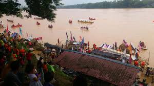 How old is ahmad shah of pahang in 2021? Dari Tebing Sungai Pahang Posts Facebook