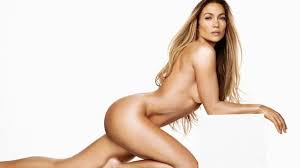 Jennifer López luce radiante al posar desnuda en celebración de sus 53 años