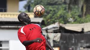 Il est également le premier footballeur international à être élu chef d'etat dans le monde. George Weah Plays For Liberia Against Nigeria Aged 51 Football News Sky Sports