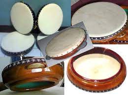 Kompang adalah alat musik yang ditabuh seperti halnya alat musik rebana. Alat Musik Daerah Sumatera