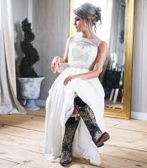 Discover affordable and fashionable clothing, shoes, bags online at livetrendsx. Stiefel Zum Brautkleid So Stylen Wir Uns Fur Unsere Winterhochzeit Fashiola